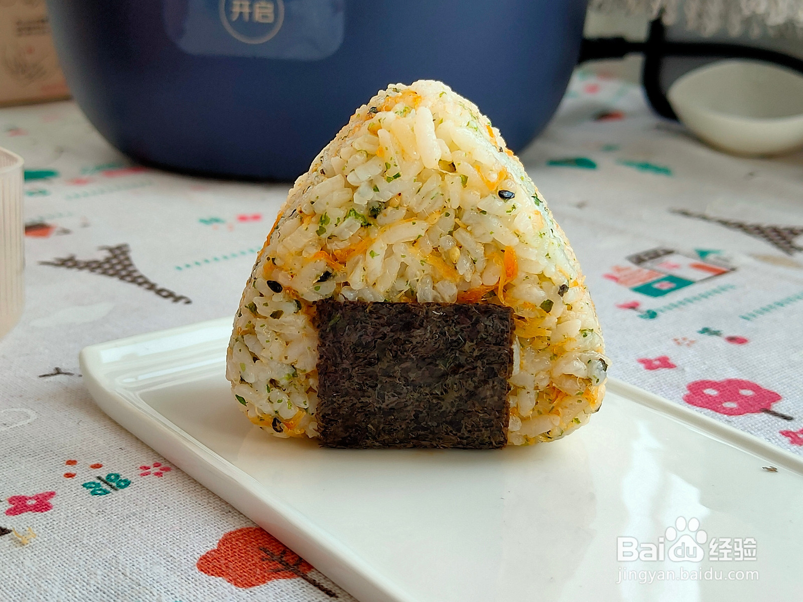 海苔肉松饭团的做法