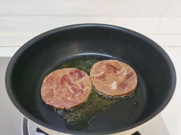 黑胡椒嫩煎牛排