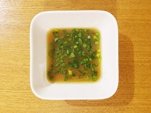 鲜香诱人的葱油鸡腿