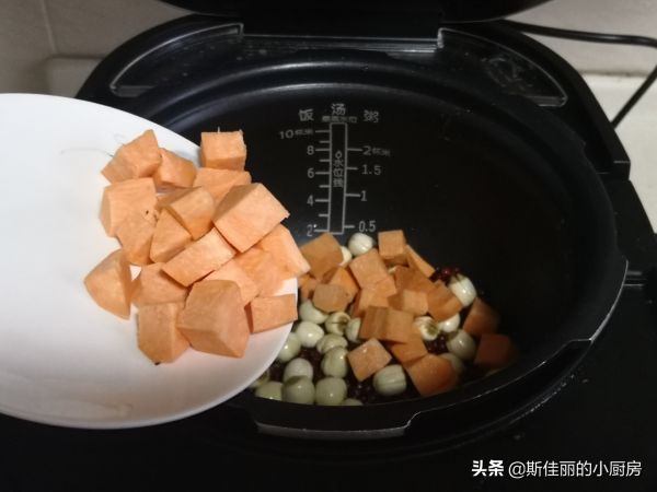 红薯莲子红豆汤