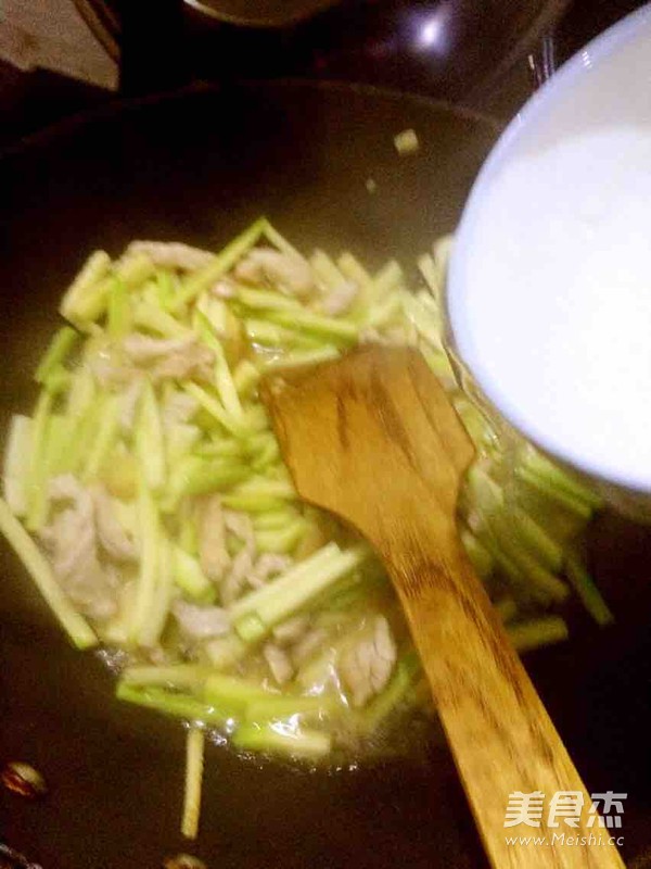 西葫芦炒肉丝