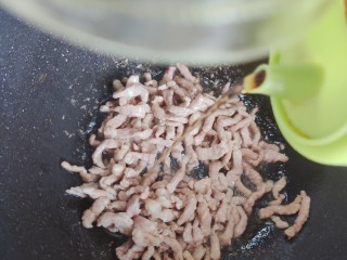 彩椒炒肉丝怎么做