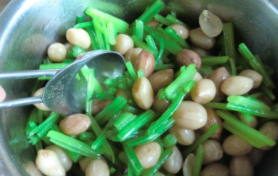 花生拌芹菜做法