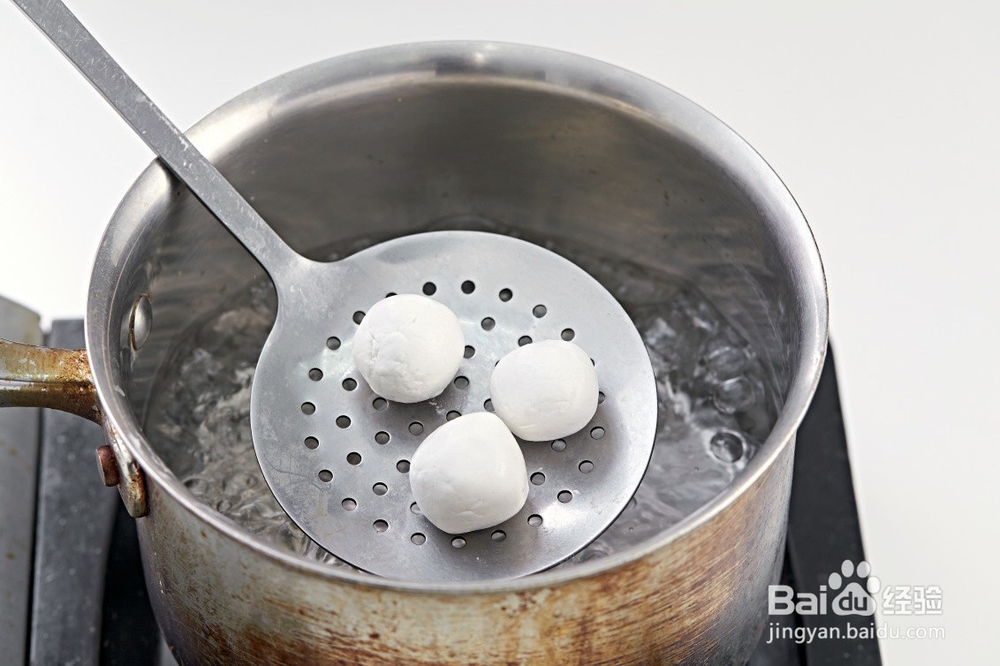 元宵节来一份热气腾腾的黑芝麻汤圆吧