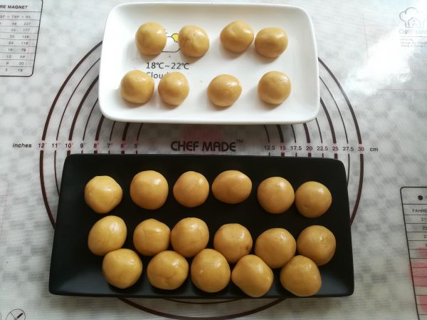 红豆沙蛋黄月饼