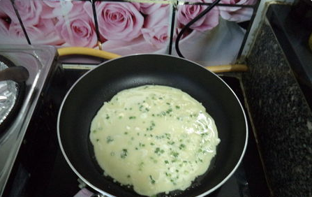 如何摊煎饼薄