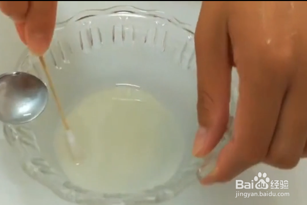 如何治疗手脚干裂？