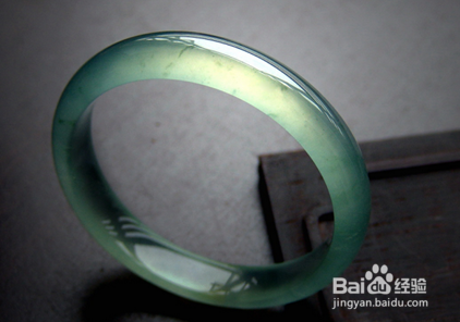 千灵玉篇：怎样选购翡翠手镯
