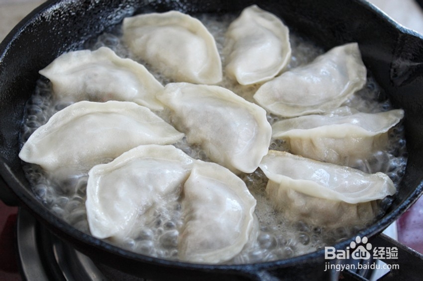 抱蛋煎饺的做法