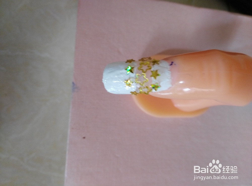 自己在家如何做出简单漂亮的美甲