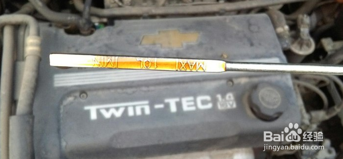 如何日常维护中正确检查汽车机油量