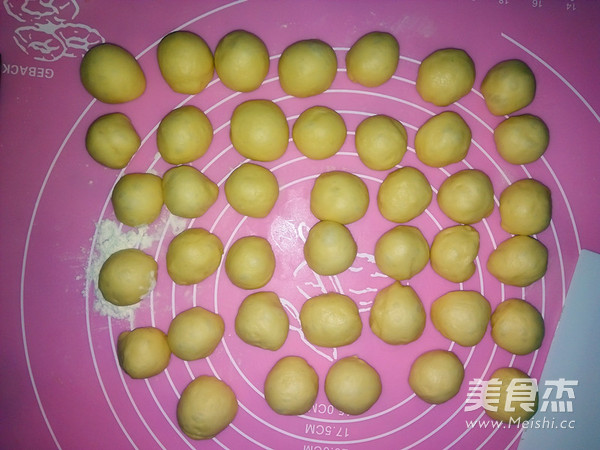 玫瑰花椰蓉面包