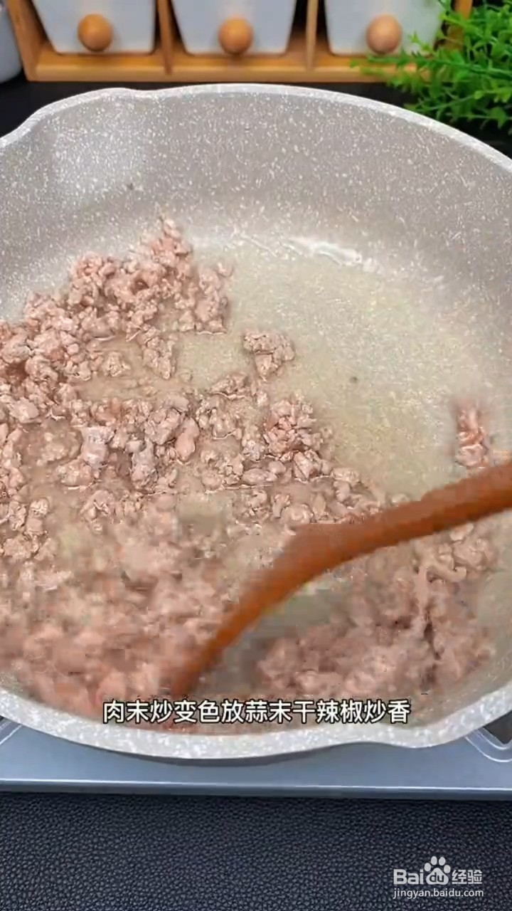 怎样做非常下饭的外婆菜炒豌豆