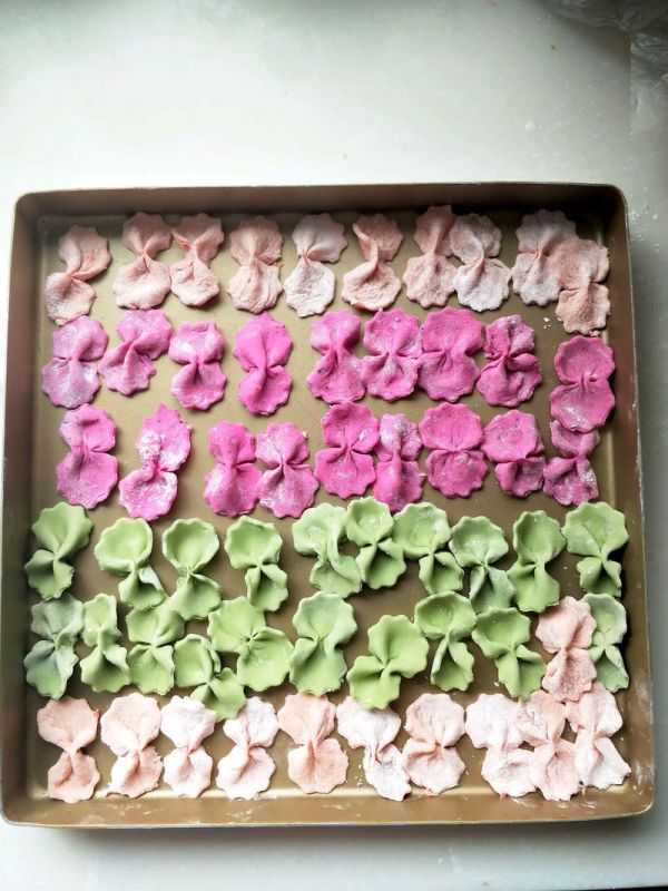 鸡汤三色蝴蝶面