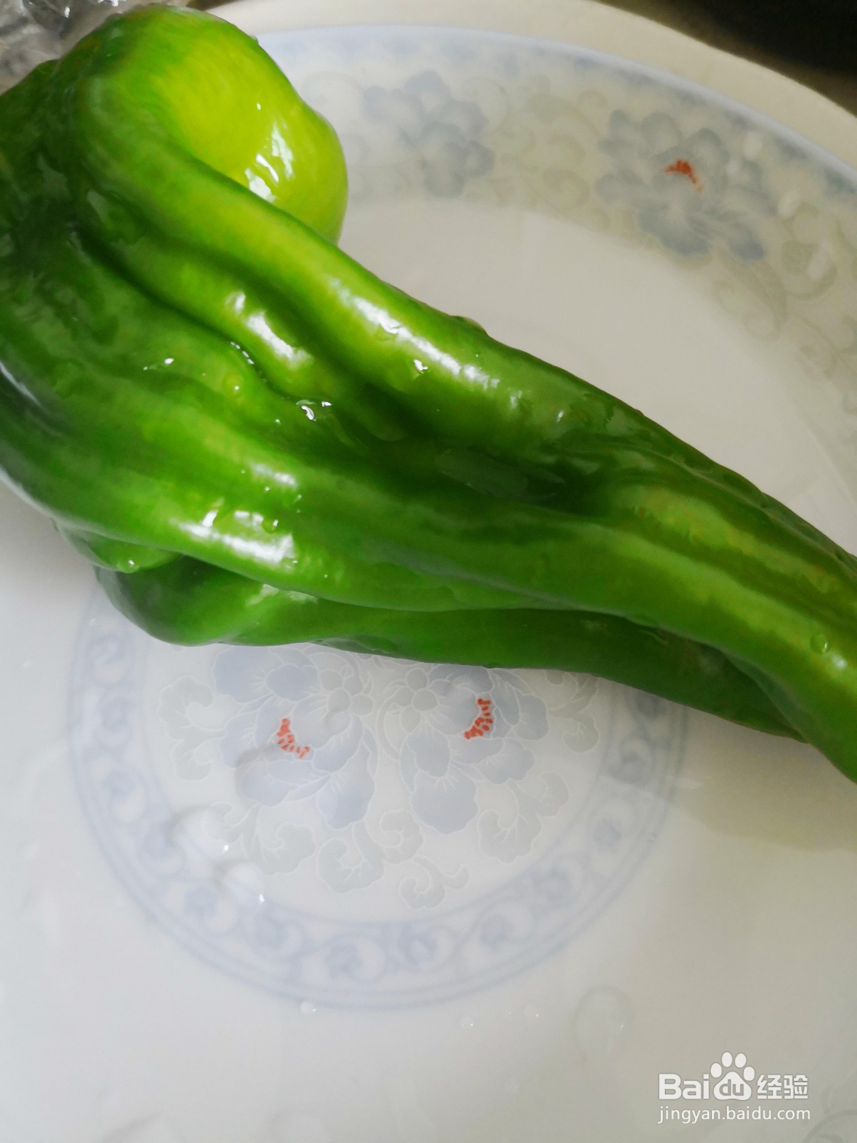 如何制作青椒火腿肠炒鸡蛋