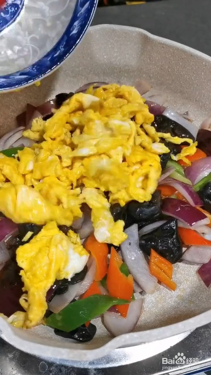 怎样做非常下饭又好吃的洋葱炒鸡蛋