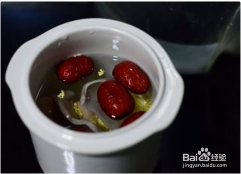 白胡椒猪肚鸡蛋煲