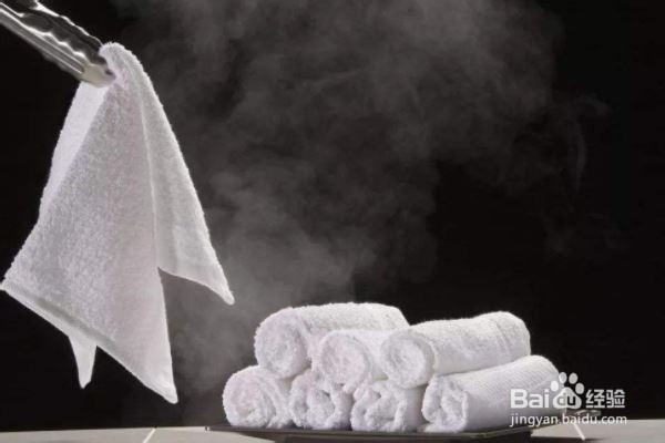 贴完膏药粘在皮肤上的胶怎么去除