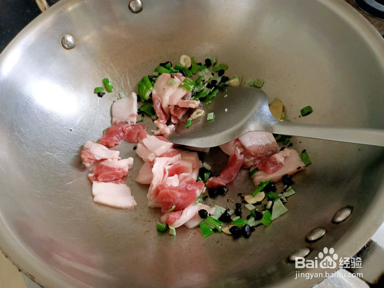 豆豉辣椒炒腊肉的做法