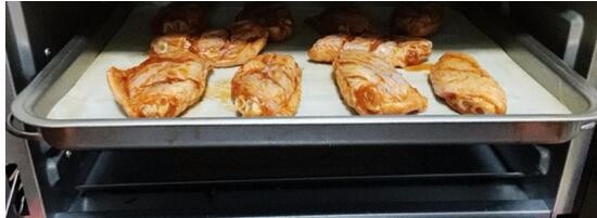 今天的菜谱是贝吉士的秘制鸡翅