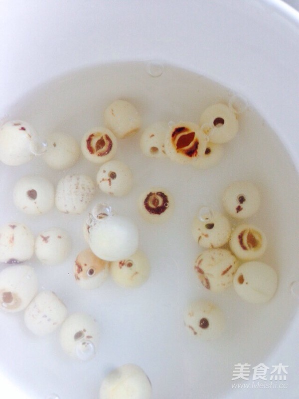 莲子桂圆粥的做法