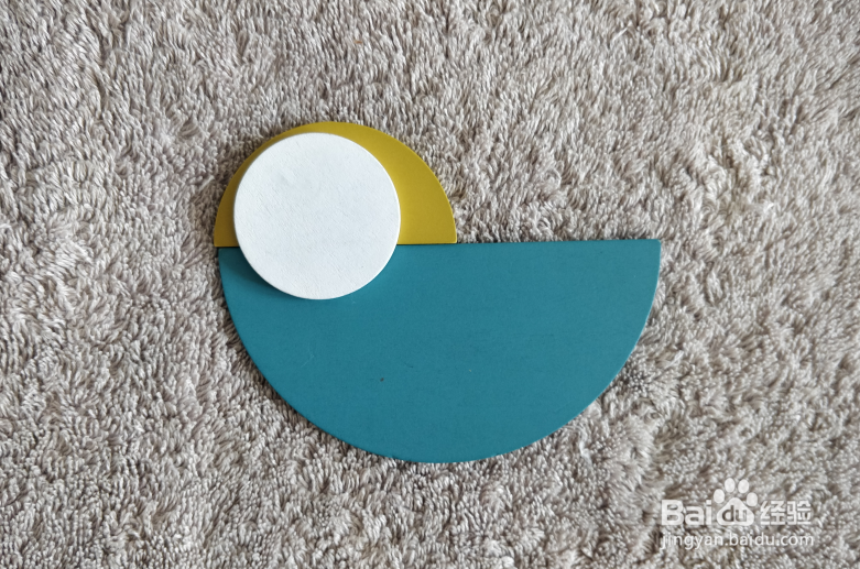 用蒙氏积木怎样拼一只站着拍翅的小鸟？