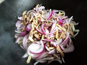 怎么做蚝油洋葱香干炒肉丝