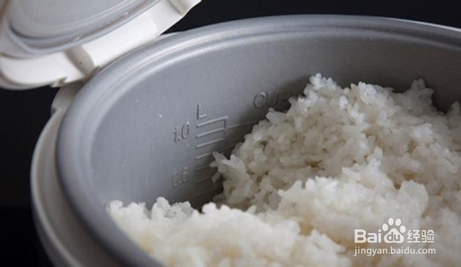 吃储存时间长的冷米饭可能会中毒