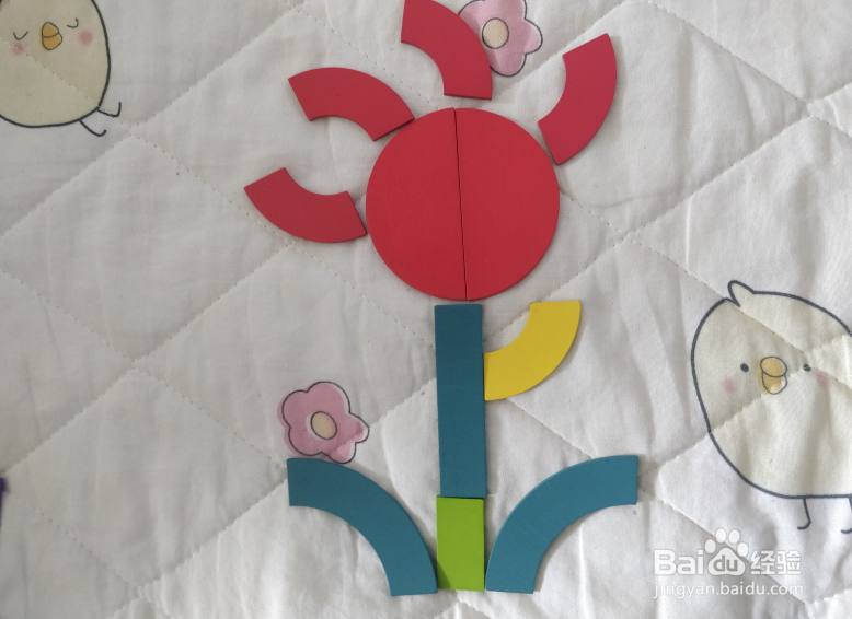 用幼儿积木怎么拼一棵花?