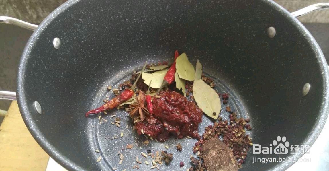 麻辣鸭脖的做法