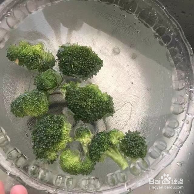 6个月宝宝辅食--西蓝花泥