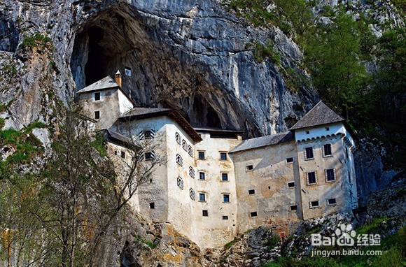 全球十大位置诡异的美丽城堡