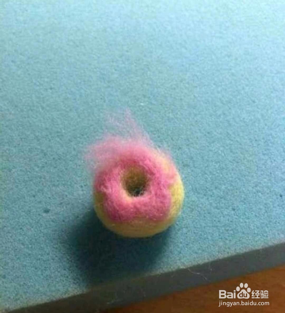 如何用羊毛毡制作甜甜圈