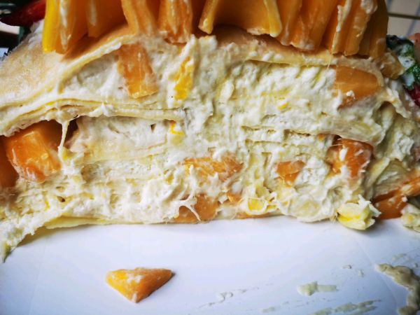 草莓芒果千层蛋糕