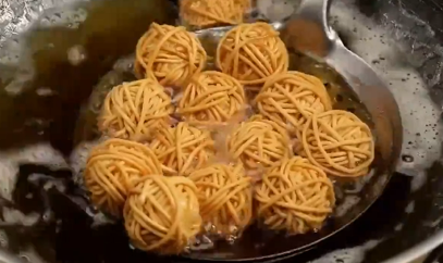如何做美味的鹌鹑蛋面条丸子
