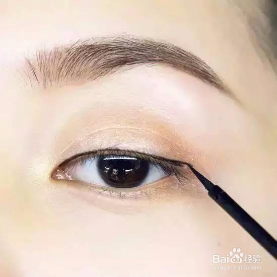 女生如何化淡妆？