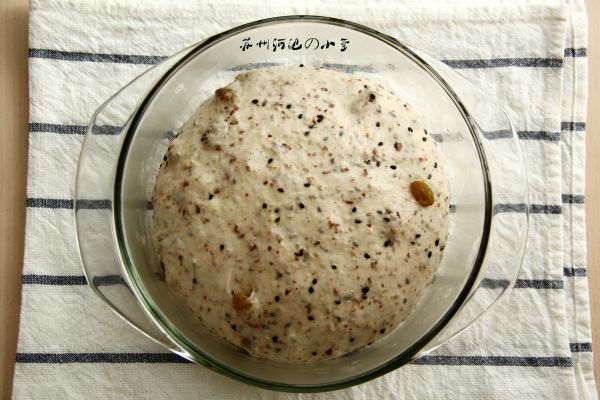 全麦黑芝麻面包