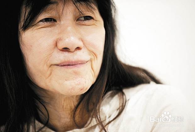 怎么用简单方法解决女性的斑暗黄等肌肤问题呢?