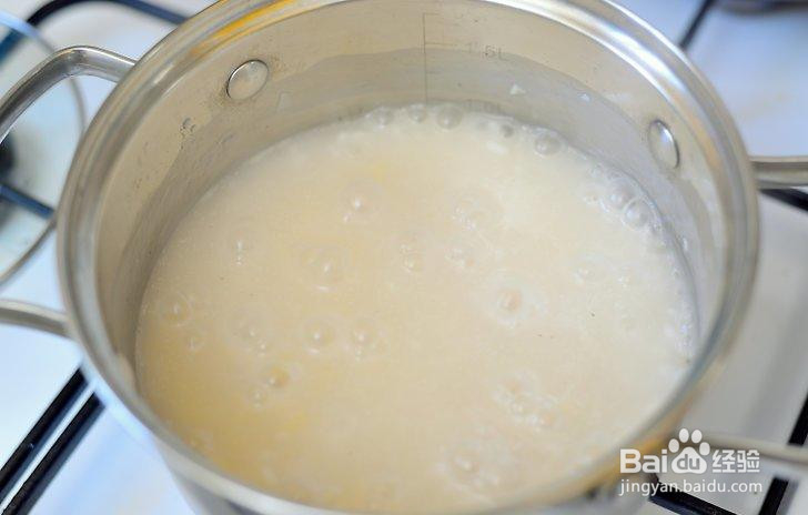 制作红花饭布丁