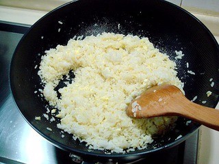 锦绣虾粒炒饭的做法