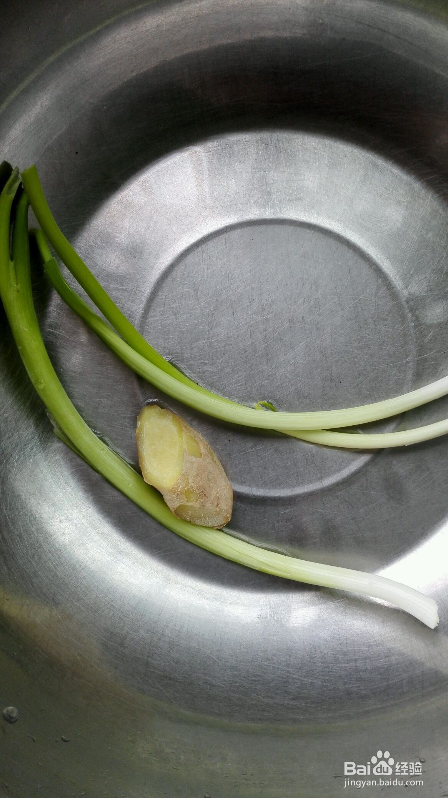 芋艿烧排骨的做法