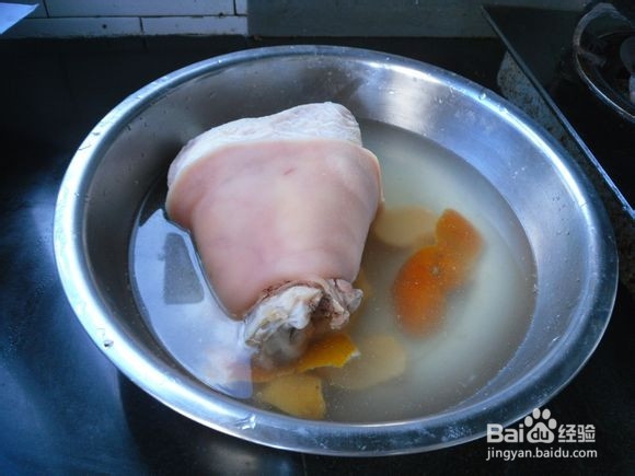 好吃美味的卤猪肘