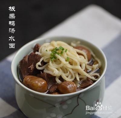 如何做出湖北年夜菜—板栗鸡汤水面？