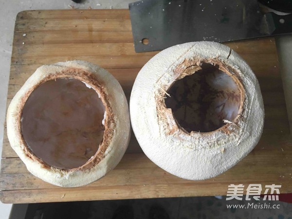 椰盅炖排骨的做法