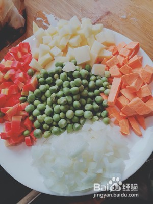 在家制作美味的咖喱鸡翅根