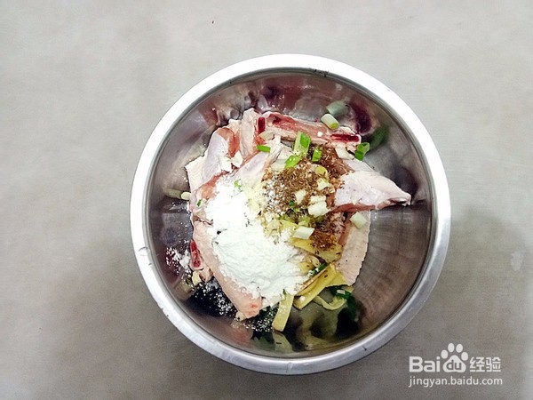 如何做出好吃的避风塘鸡翅