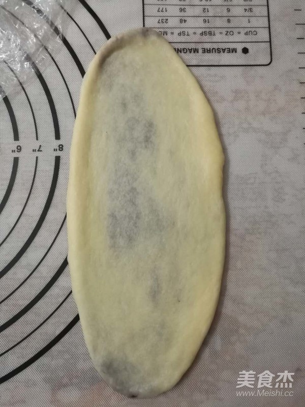 毛毛虫豆沙面包