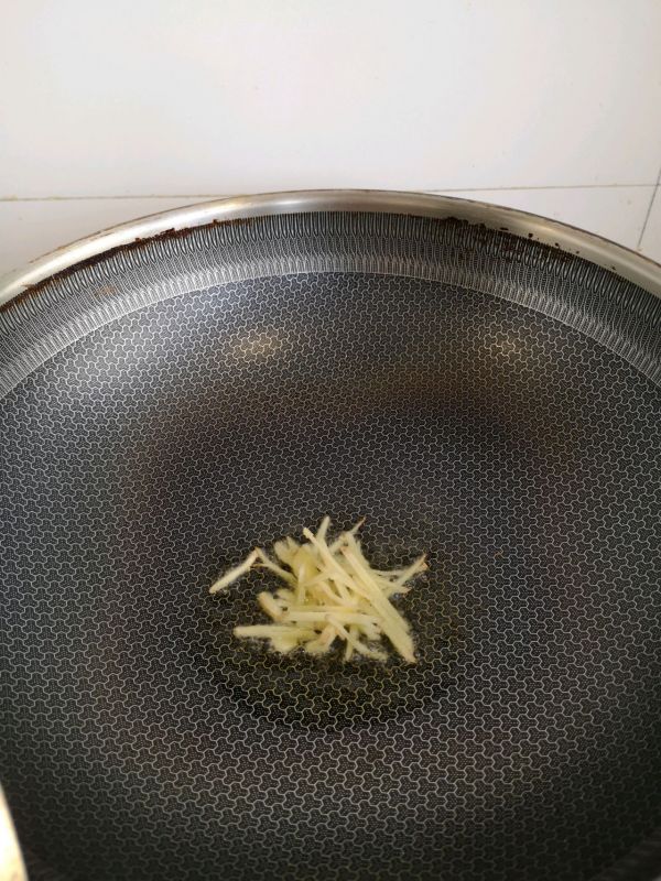 腊肠炒蘑菇青椒