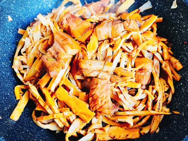 鸿运菜红烧肉笋