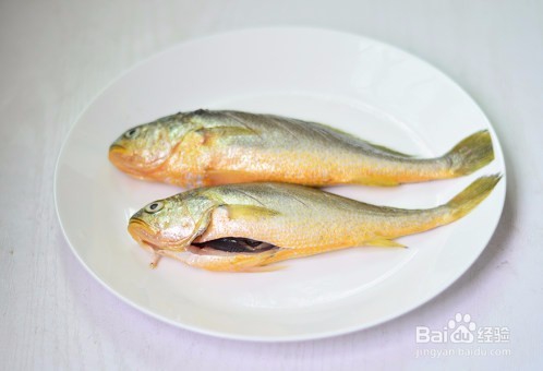 酱烧小黄鱼是怎么做的?如何做更好吃?